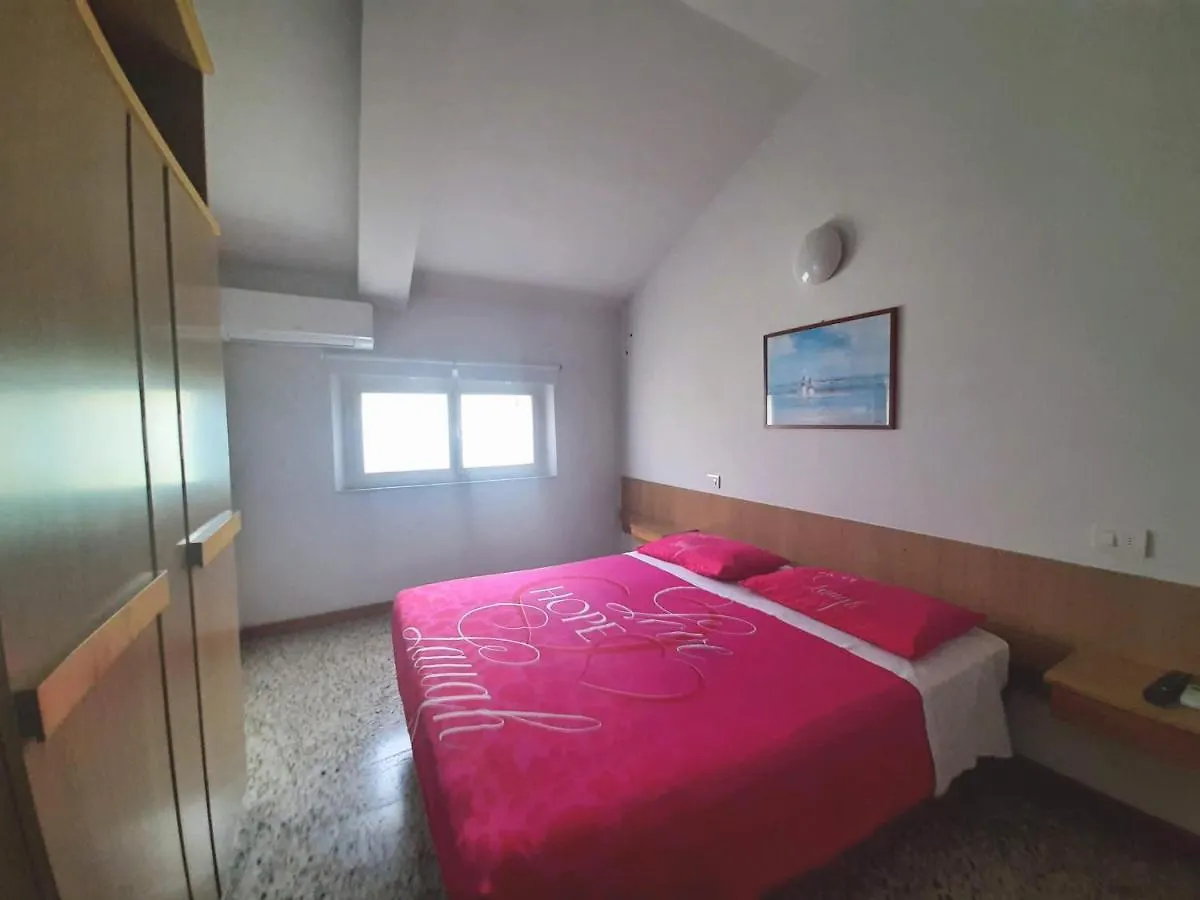 Hotel Amalfi Rimini 2*,  Italien
